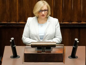 Poseł PiS Barbara Bartuś na sali obrad Sejmu