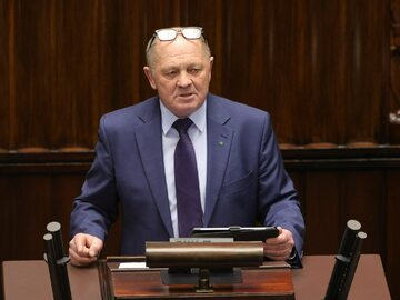 Poseł PSL Marek Sawicki na sali plenarnej Sejmu w Warszawie