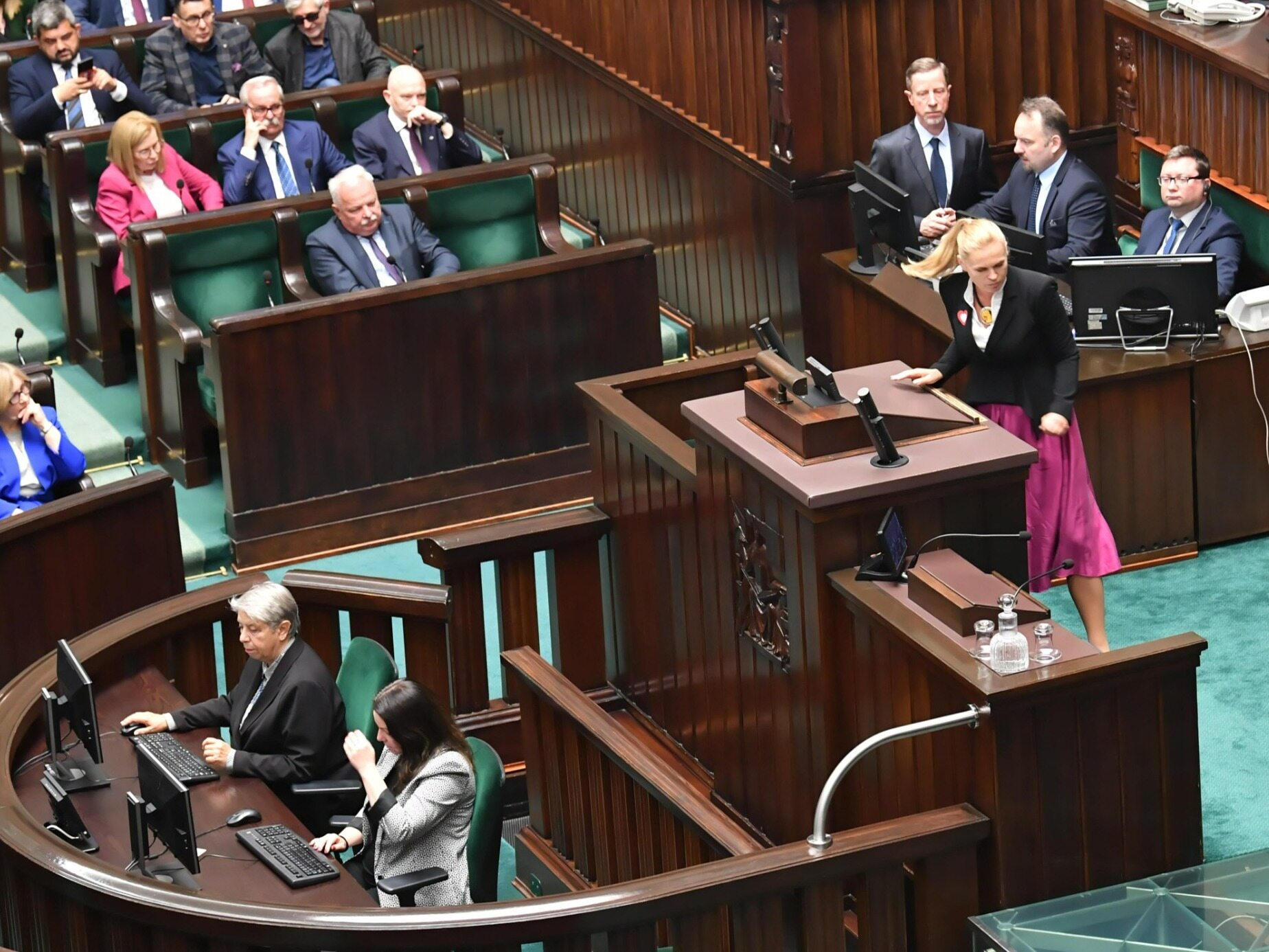 &quot;Przestańcie nas zabijać&quot;. Sejm: Minuta ciszy dla kobiet. Dziwna postawa szefa PSL