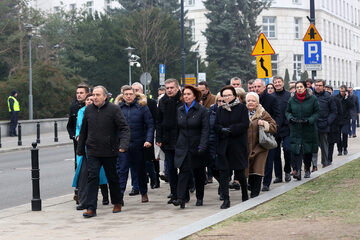 Posłowie PO w drodze do Sejmu