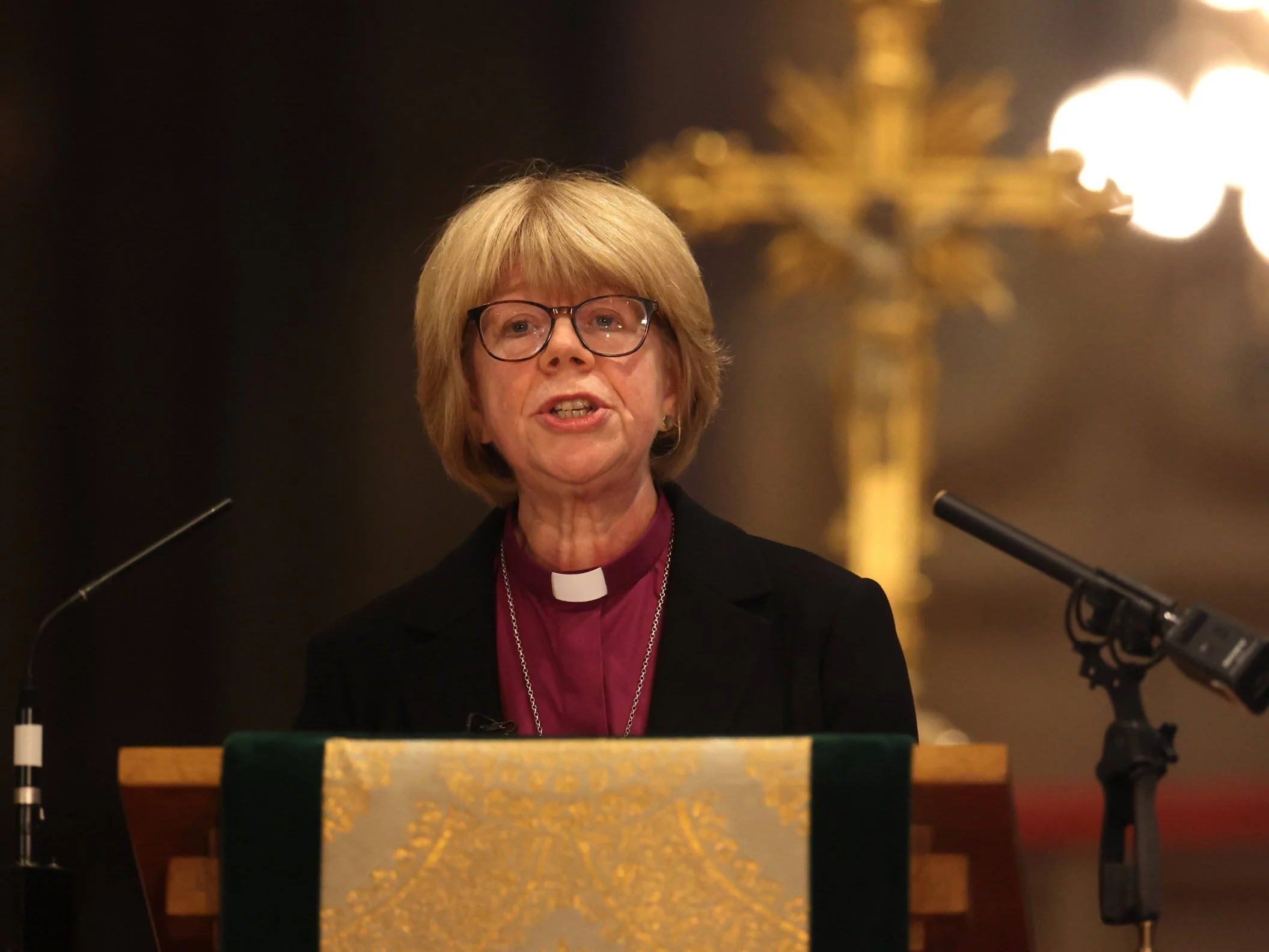 Postępy rewolucji w Anglii. Jest nowa prymas