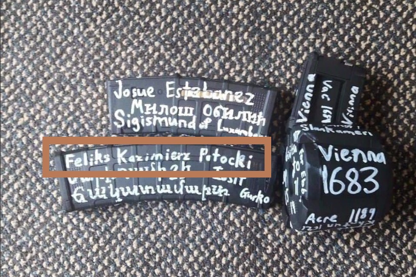 Napis "Feliks Kazimierz Potocki" na broni zamachowca z Nowej Zelandii