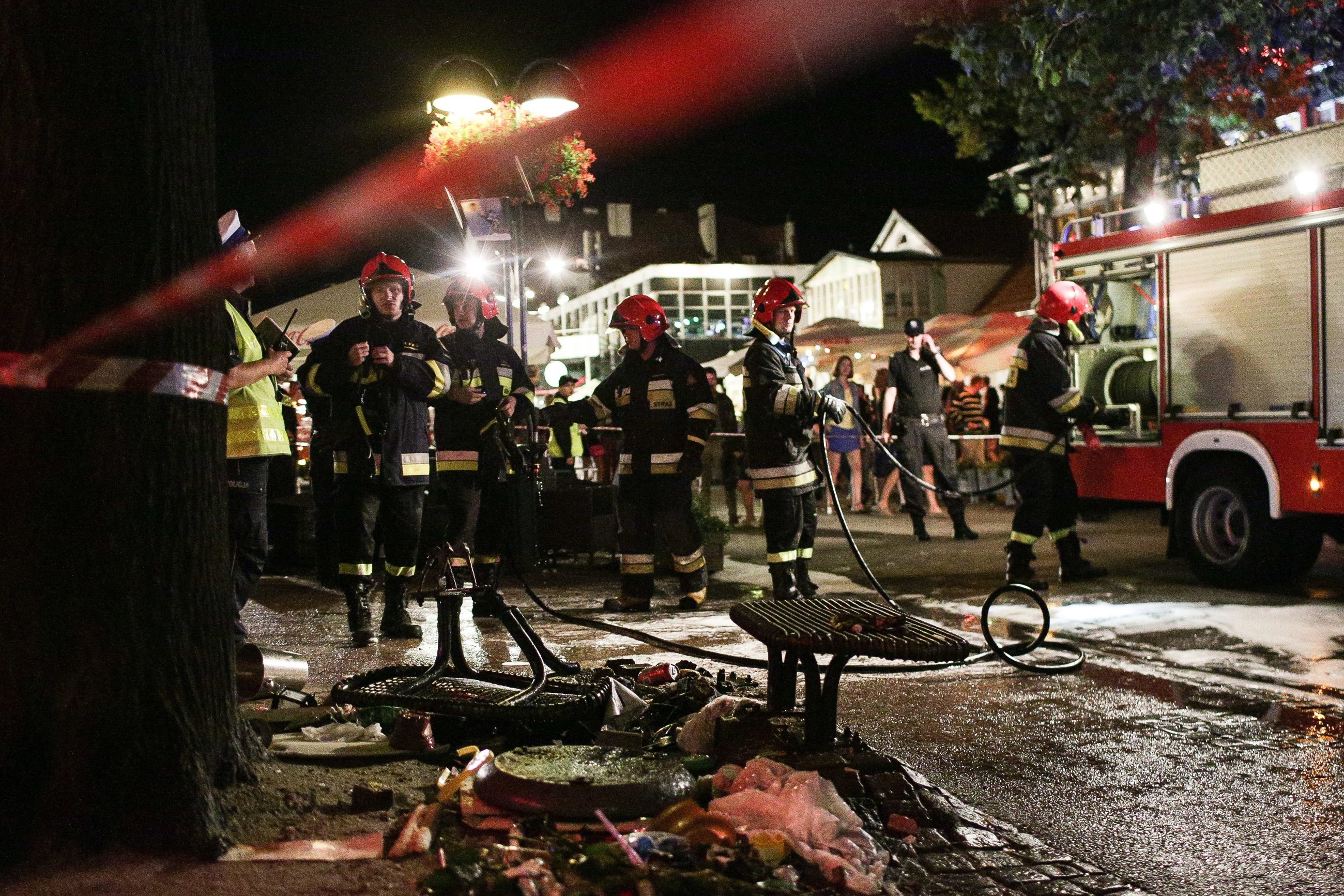 SAMOCHÓD WJECHAŁ W LUDZI NA MONCIAKU
