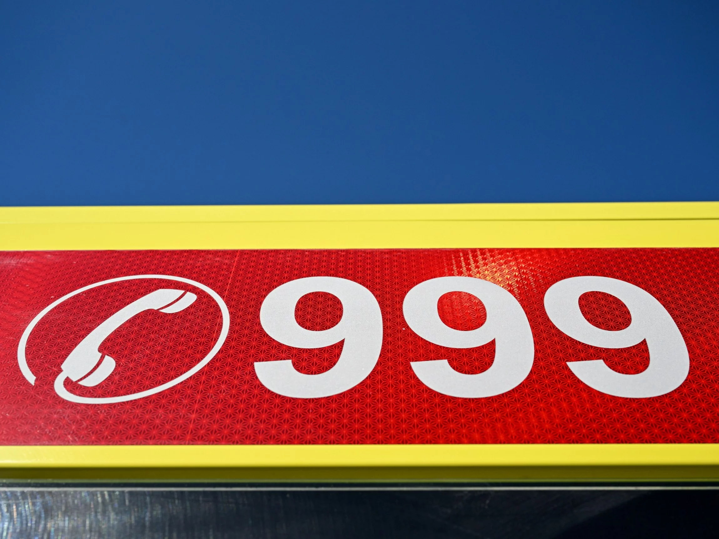 Numer alarmowy 999, zdjęcie ilustracyjne