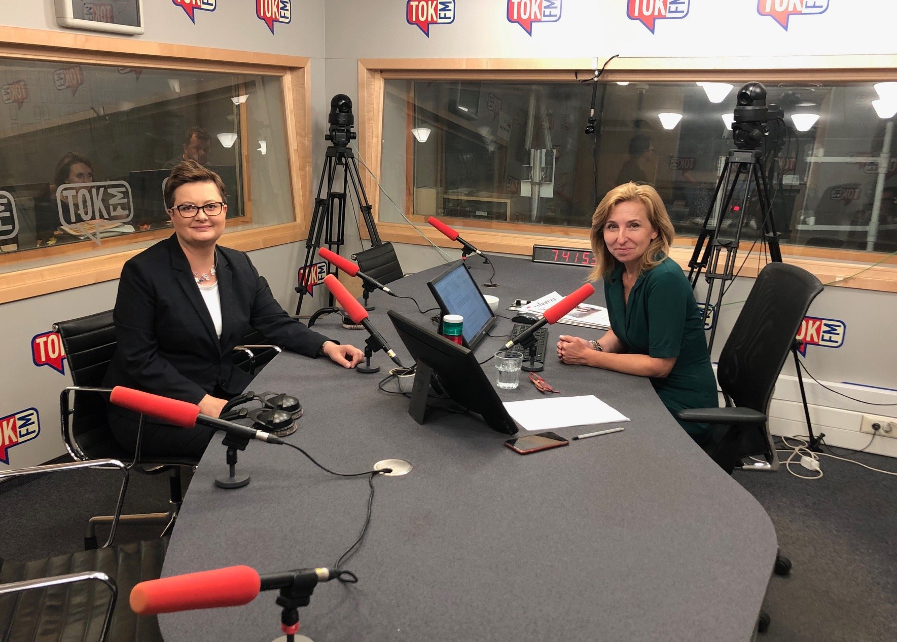 Katarzyna Lubnauer i Dominika Wielowieyska w studiu TOK FM
