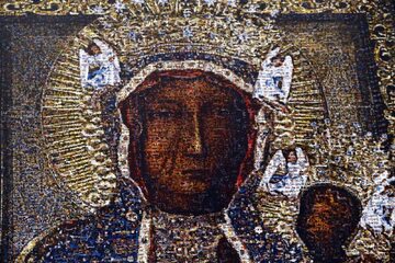 Powstały z ok. 14 tysięcy zdjęć wizerunek Matki Bożej Częstochowskiej umieszczony na jasnogórskich murach.