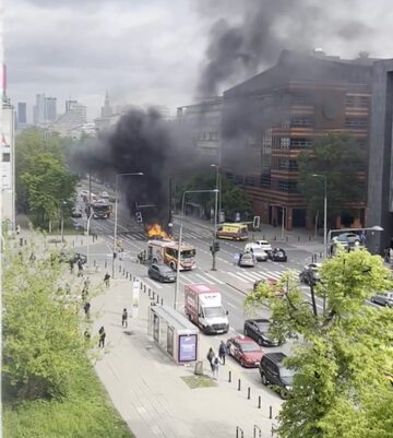 Pożar auta elektrycznego w centrum Warszawy