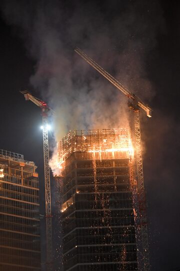Pożar na terenie budowy kompleksu The Warsaw Hub,