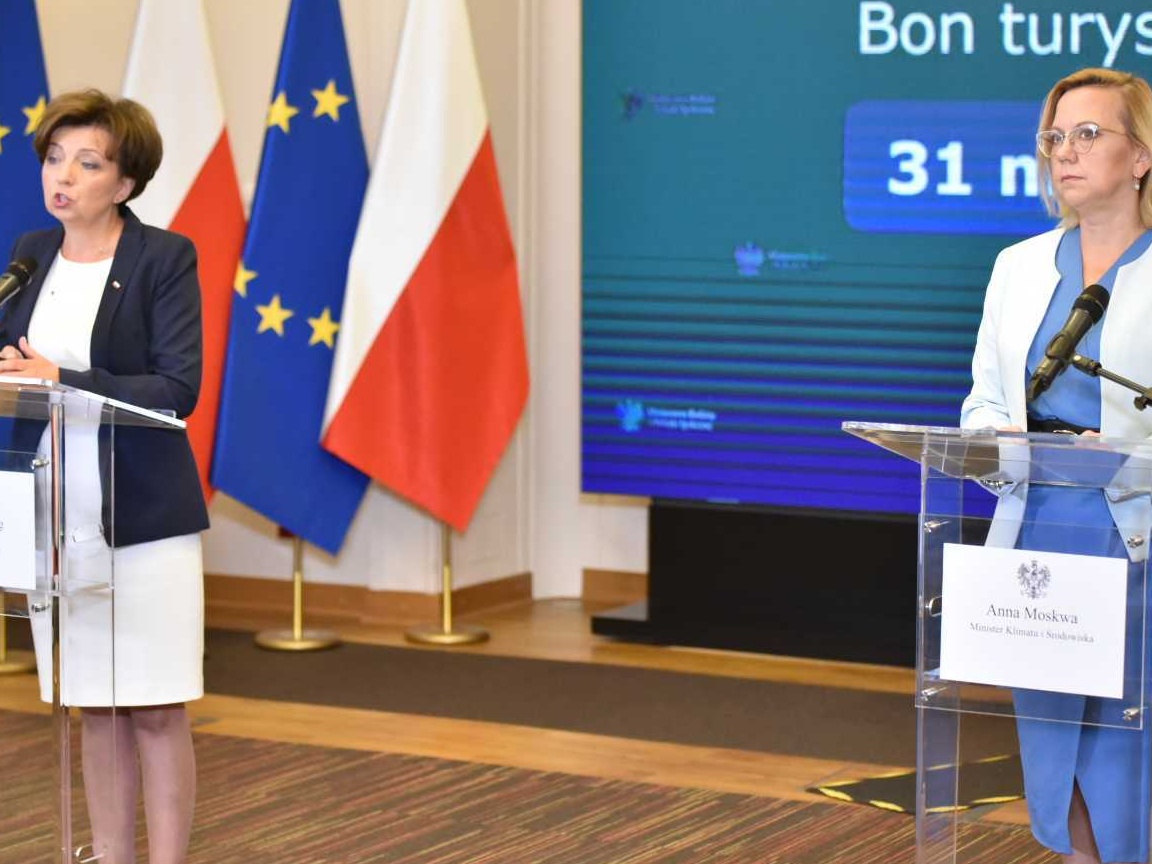 Minister Marlena Maląg i Anna Moskwa