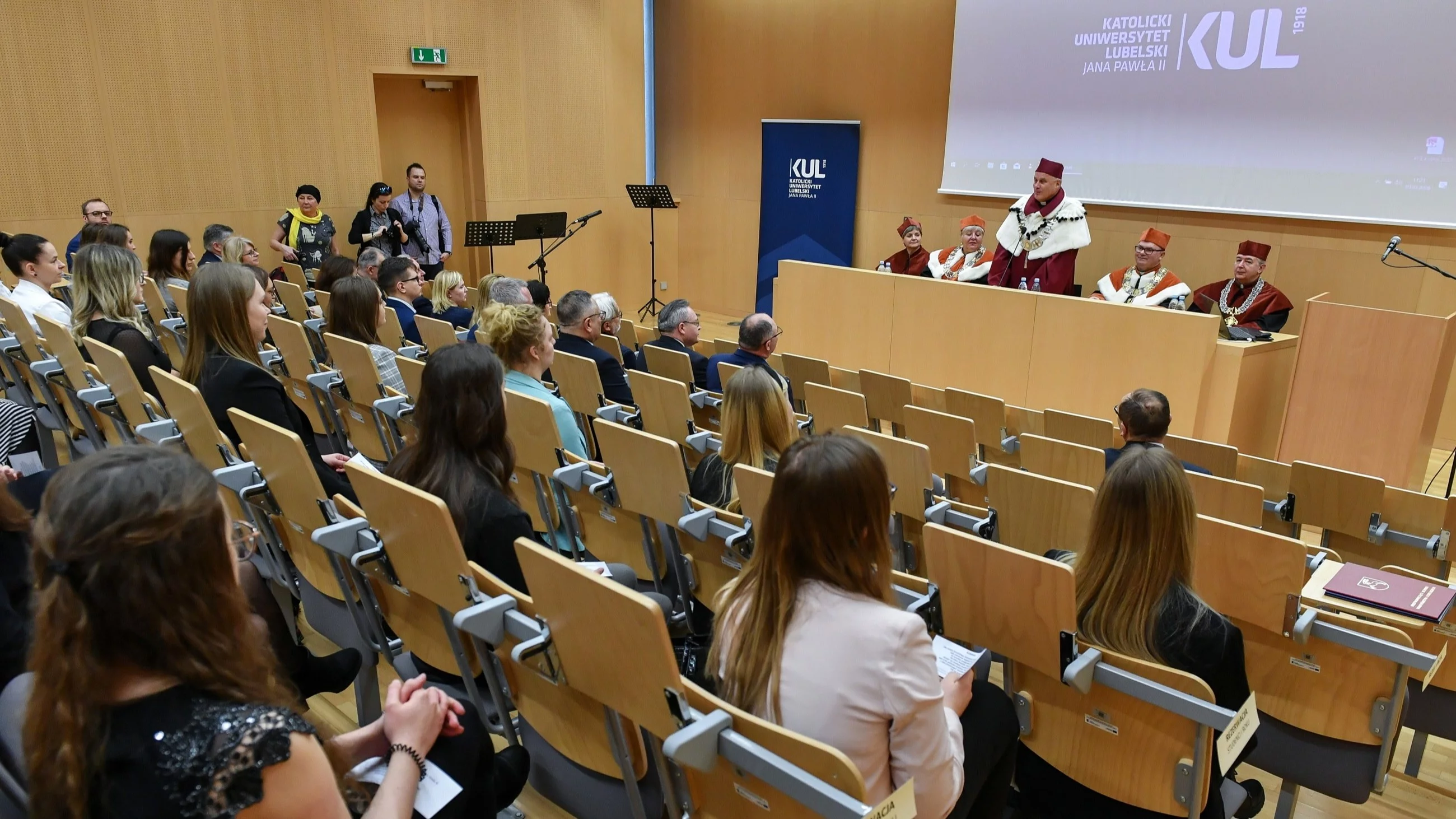 "Źródło zgorszenia dla wszystkich katolików". Pracownicy i studenci KUL przeciwko Chanuce na uczelni