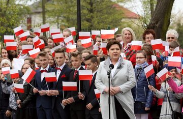 Premier Beata Szydło na obchodach Dnia Flagi w Ryczowie