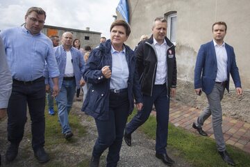 Premier Beata Szydło odwiedza miejscowości zniszczone po nawałnicach