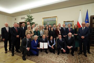 Premier Donald Tusk odebrał uchwałę Sejmu ws. wyboru na urząd Prezesa Rady Ministrów oraz uchwałę Sejmu ws. wyboru w skład Rady Ministrów