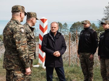 Premier Donald Tusk podczas wizyty na granicy z Białorusią