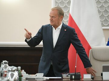 Premier Donald Tusk przed posiedzeniem rządu w KPRM w Warszawie