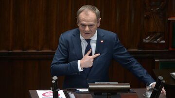 Premier Donald Tusk przemawia na sali obrad Sejmu w Warszawie