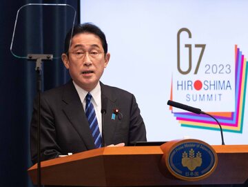 Premier Japonii Fumio Kishida na konferencji prasowej w Tokio