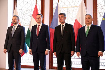 Premier Mateusz Morawiecki (2L), premier Słowacji Peter Pellegrini (L), premier Węgier Viktor Orban (P) i premier Republiki Czeskiej Andrej Babis (2P)