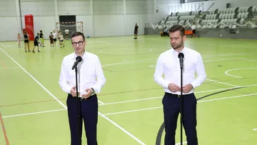 Premier Mateusz Morawiecki i minister sportu i turystyki Kamil Bortniczuk