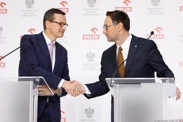 Premier Mateusz Morawiecki i prezes Orlenu Daniej Obajtek