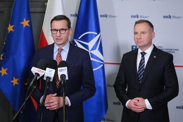 Premier Mateusz Morawiecki i prezydent Andrzej Duda po naradzie w BBN