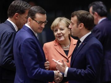 Premier Mateusz Morawiecki, kanclerz Niemiec Angela Merkel i prezydent Francji Emmanuel Macron
