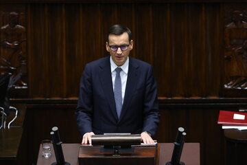 Premier Mateusz Morawiecki na sali obrad Sejmu w Warszawie