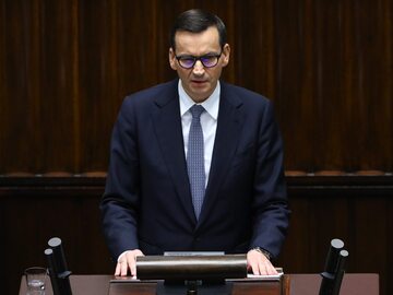 Premier Mateusz Morawiecki na sali obrad Sejmu w Warszawie