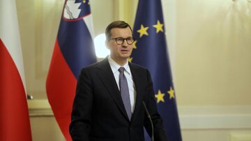 Premier Mateusz Morawiecki podczas konferencji prasowej w Lublanie