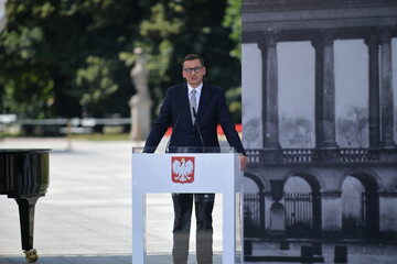Premier Mateusz Morawiecki podczas uroczystości przekazania projektu Ustawy o odbudowie Pałacu Saskiego