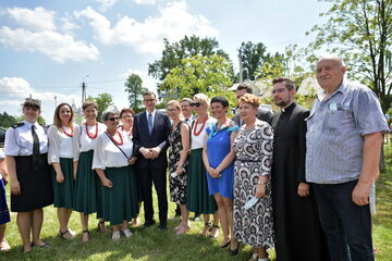 Premier Mateusz Morawiecki podczas wizyty w Ładzyniu
