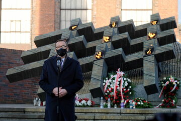Premier Mateusz Morawiecki przed kopalnią "Wujek"