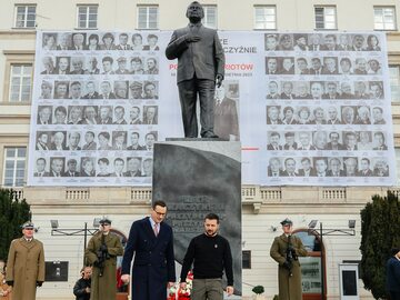 Premier Morawiecki i prezydent Zełenski uhonorowali śp. prezydenta Lecha Kaczyńskiego