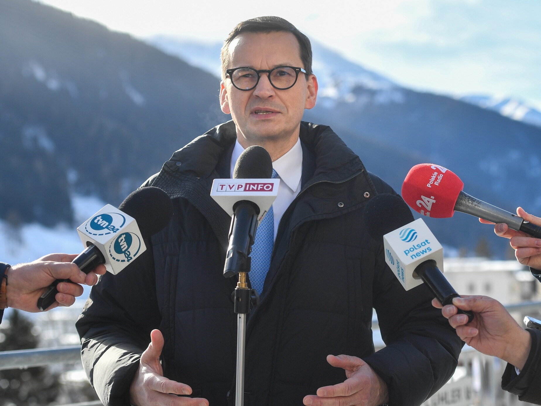 Premier Mateusz Morawiecki podczas wypowiedzi dla mediów w Davos podczas zjazdu WEF.