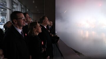 Premier na pokazie świateł w Warszawie