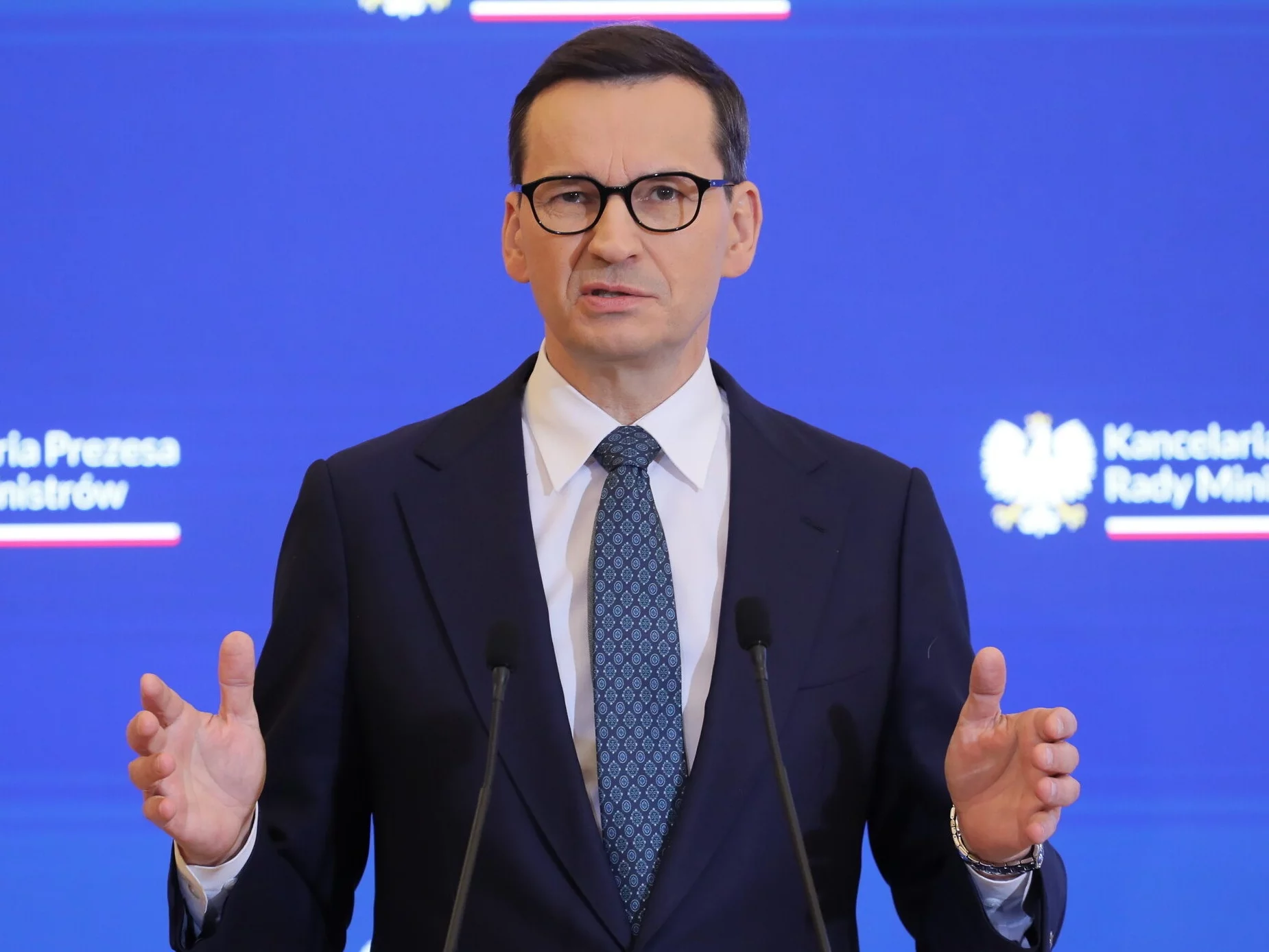 Premier Mateusz Morawiecki podczas konferencji prasowej w KPRM