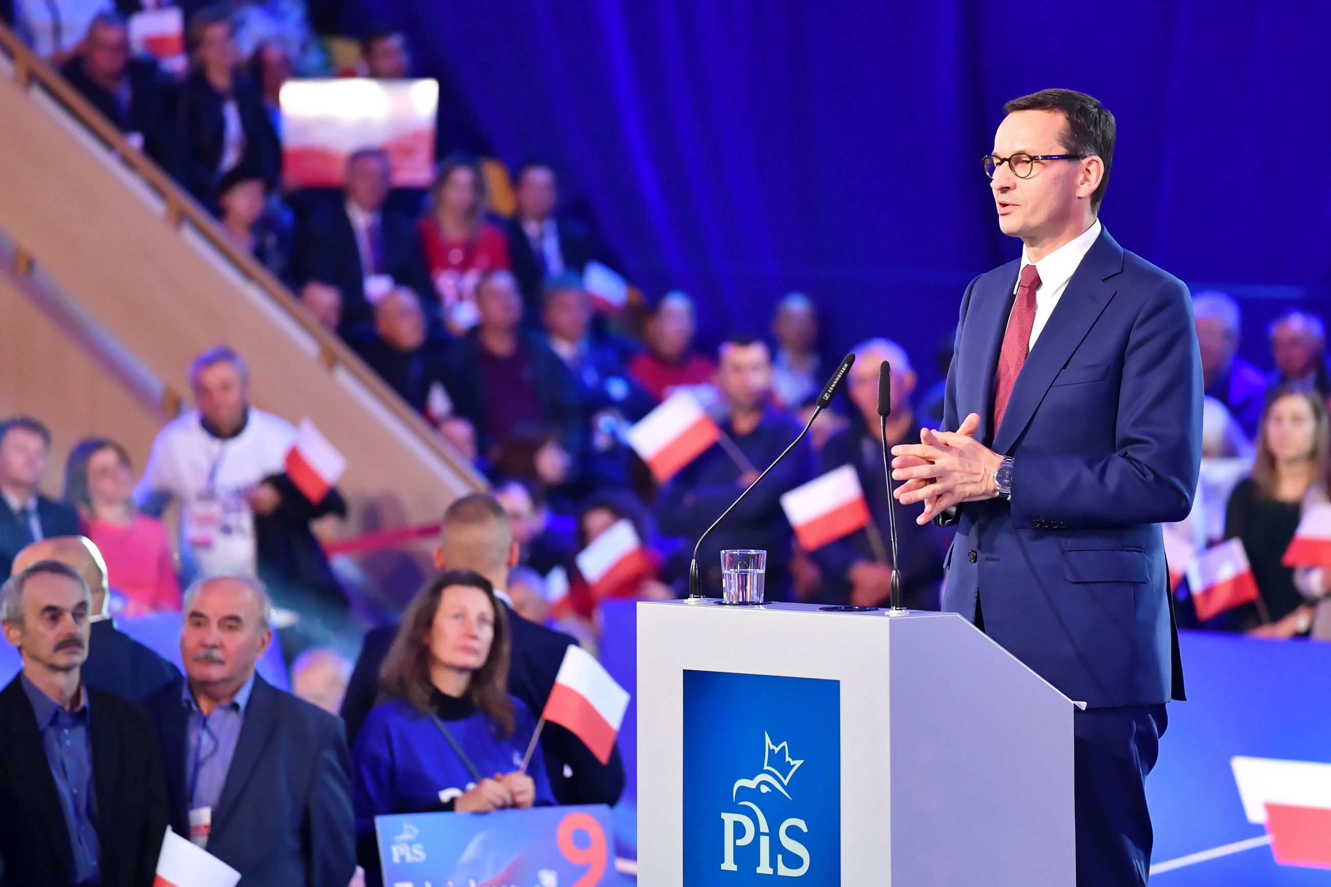 Prezes Rady Ministrów Mateusz Morawiecki podczas konwencji wyborczej PiS w Chełmie