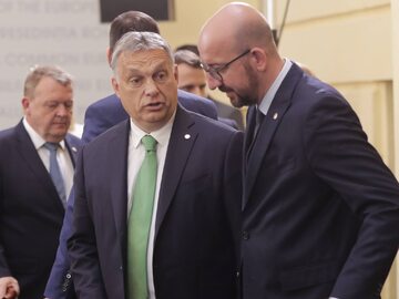 Premier Węgier Viktor Orban i przewodniczący Rady Europejskiej Charles Michel