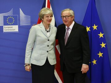 Premier Wielkiej Brytanii Theresa May i przewodniczący KE Jean-Claude Juncker