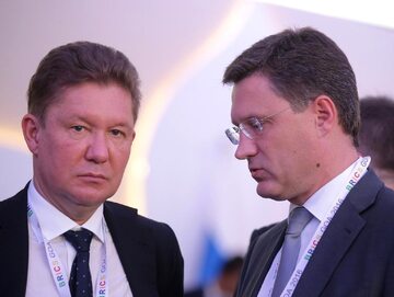 Prezes Gazpromu Aleksiej Miller (z lewej) i rosyjski minister energetyki Aleksander Nowak