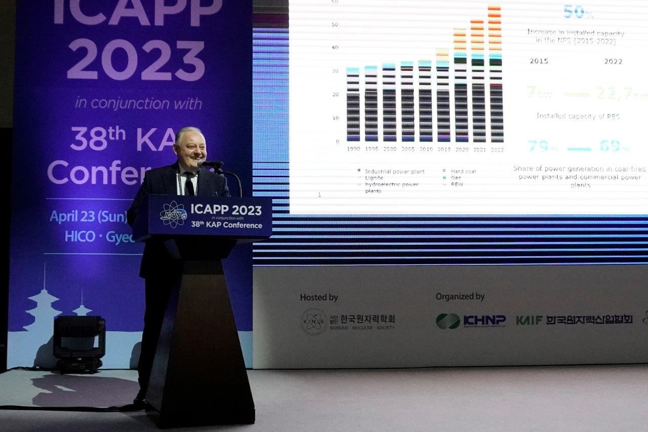 Prezes PGE Wojciech Dąbrowski na konferencji ICAPP w Korei Południowej