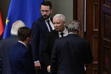 Prezes PiS Jarosław Kaczyński i zastępca rzecznika PiS Radosław Fogiel