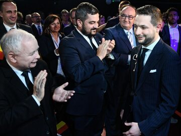 Prezes PiS Jarosław Kaczyński (L) i europoseł Patryk Jaki (P)