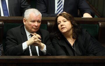 Prezes PiS Jarosław Kaczyński (L) i posłanka Joanna Lichocka (P) podczas posiedzenia Sejmu