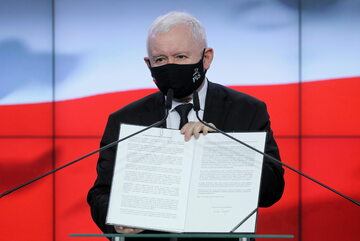 Prezes PiS Jarosław Kaczyński podczas oświadczenia dla mediów