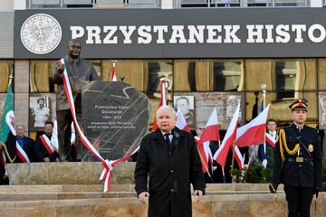 Prezes PiS Jarosław Kaczyński podczas uroczystości odsłonięcia pomnika Przemysława Gosiewskiego