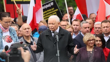 Prezes PiS Jarosław Kaczyński przemawia na proteście Prawa i Sprawiedliwości