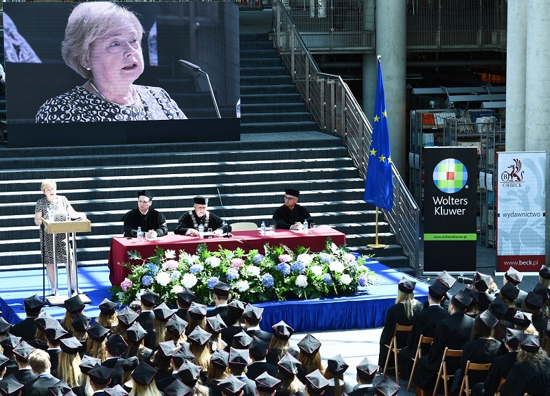 Pierwsza Prezes Sądu Najwyższego - prof. Małgorzata Gersdorf przemawia podczas zakończenia roku akademickiego 2017/2018 w Bibliotece Uniwersyteckiej UW