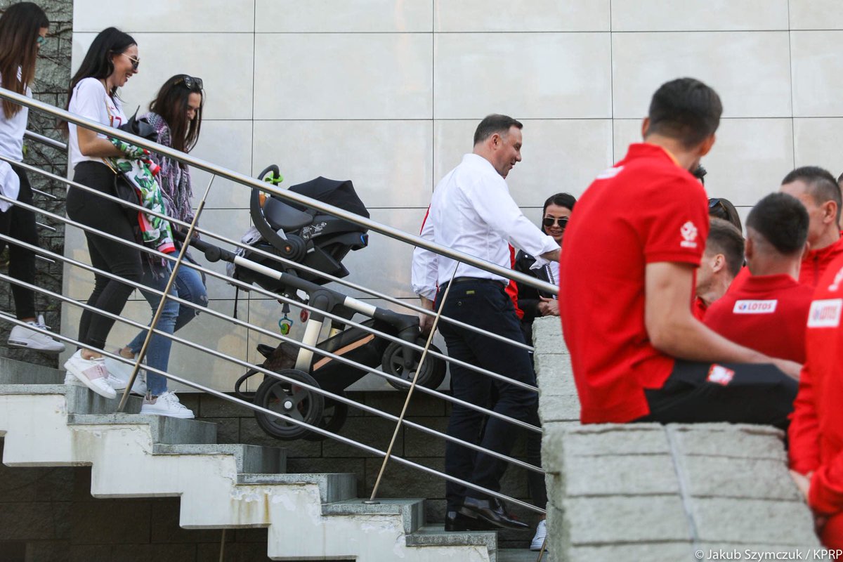 Prezydent na spotkaniu z polskimi piłkarzami