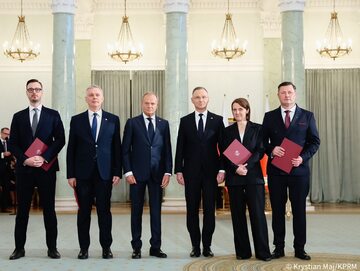 Prezydent Andrzej Duda i premier Donald Tusk z nowymi ministrami